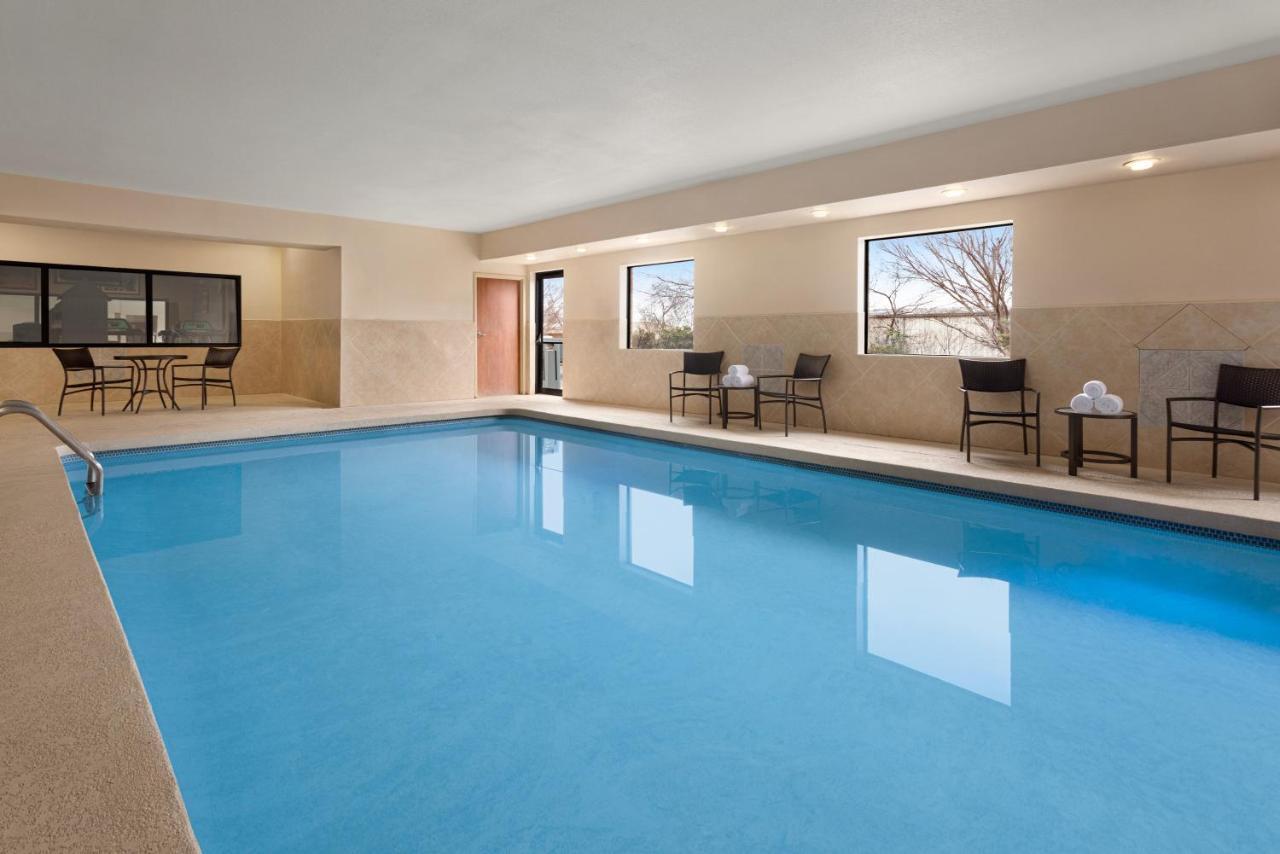 Holiday Inn Express Hotel & Suites Edmond By Ihg Eksteriør billede