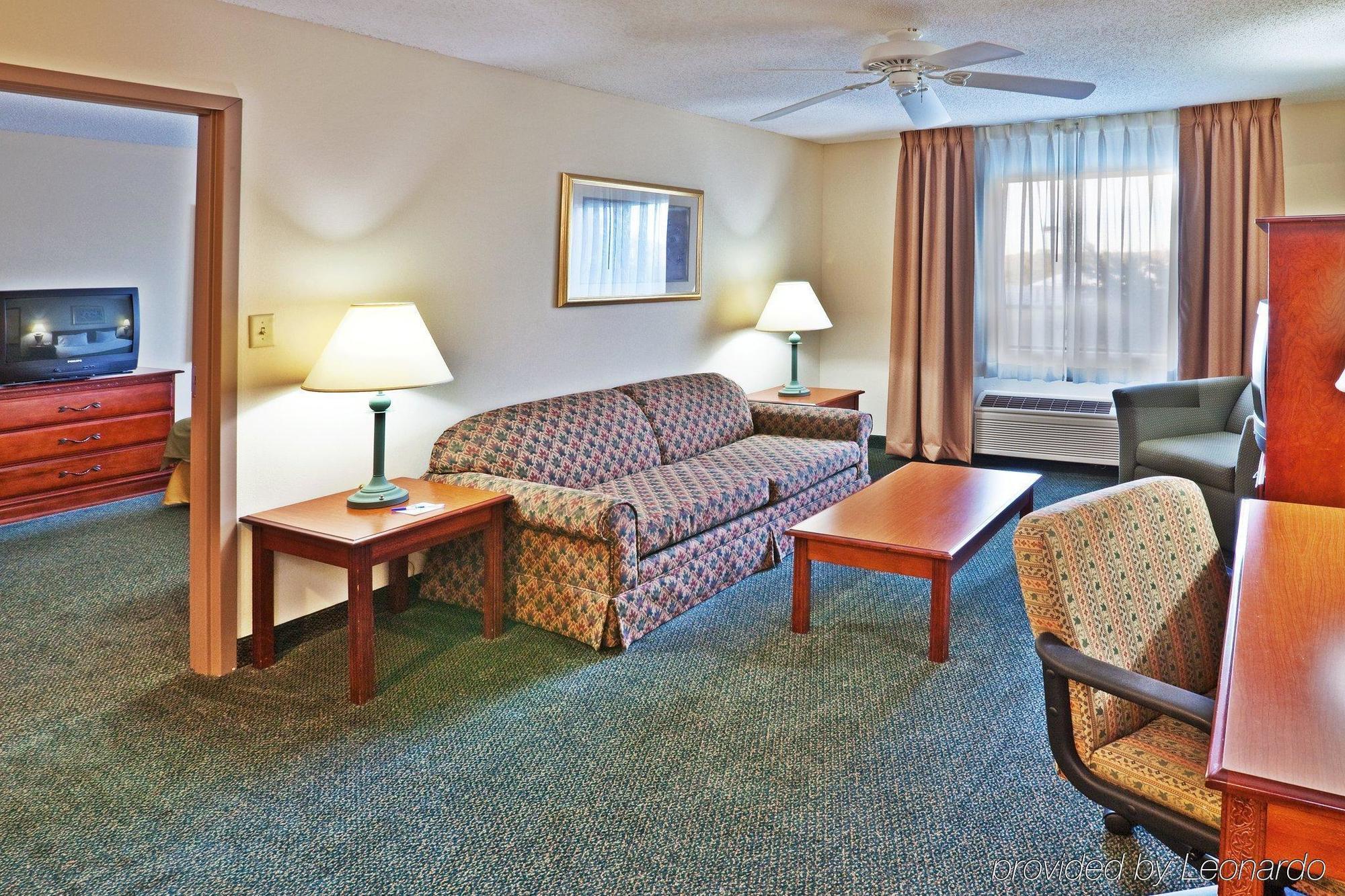 Holiday Inn Express Hotel & Suites Edmond By Ihg Værelse billede